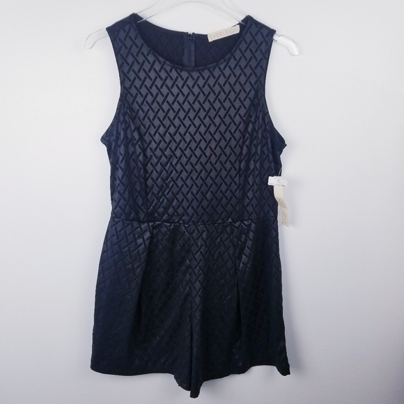 Everleigh Black Sleeveless Romper NWT - Picture 2 of 11